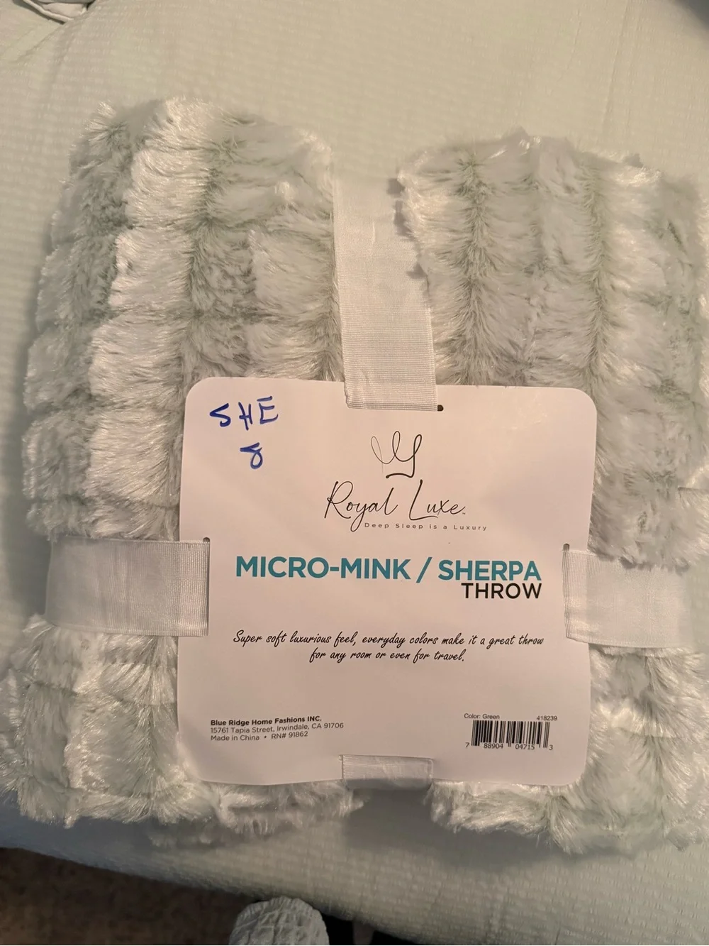NWT Royal Luxe Sage Green Micro-Mink Sherpa Throw Blanket 50x60